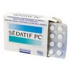 Sedatif PC N40 tablečių dėžutėje yra iš dalies ištraukta lizdinė plokštelė, atidengianti keletą apvalių baltų tablečių. - Pasveik.lt Sedatif PC N40 tablečių dėžutėje yra iš dalies ištraukta lizdinė plokštelė, atidengianti keletą apvalių baltų tablečių.