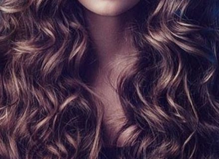 Kaip rūpintis plaukais žiemą? 5 paprastos priežiūros taisyklės ir keletas natūralių priemonių idėjų